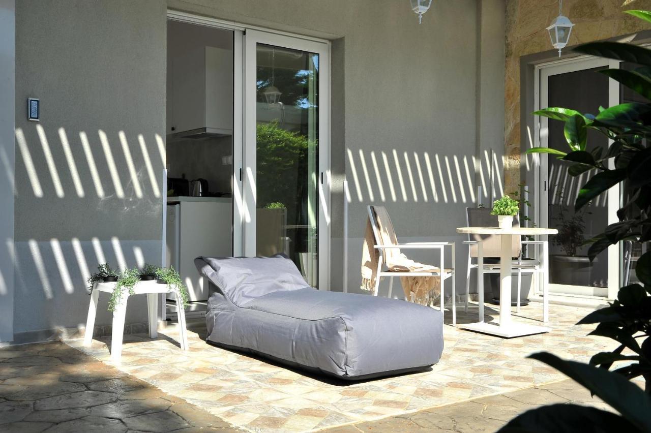 Alekos Luxury Suites Free 24H Transportation From - To Airport Artemida  Eksteriør billede
