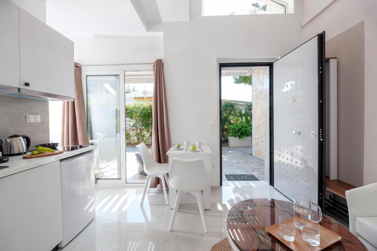 Alekos Luxury Suites Free 24H Transportation From - To Airport Artemida  Eksteriør billede