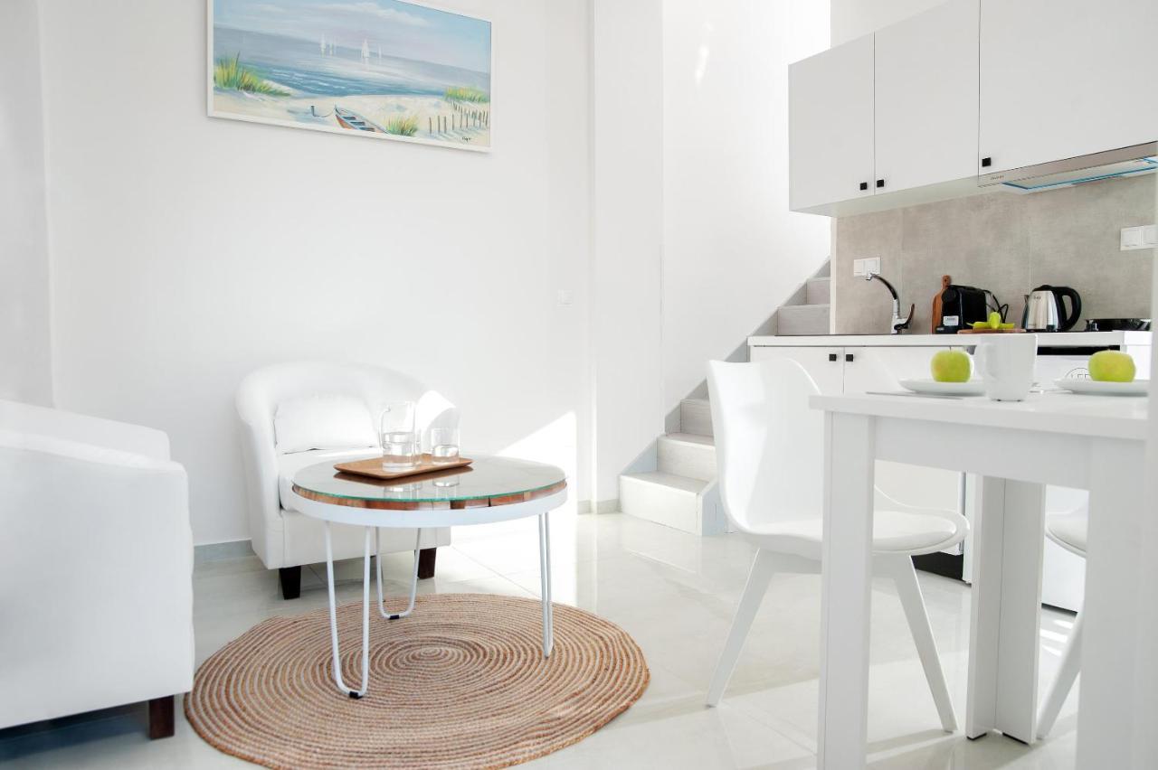 Alekos Luxury Suites Free 24H Transportation From - To Airport Artemida  Eksteriør billede