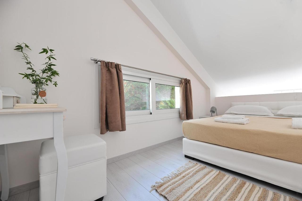 Alekos Luxury Suites Free 24H Transportation From - To Airport Artemida  Eksteriør billede