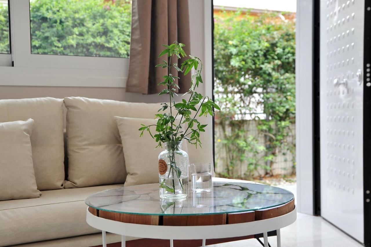 Alekos Luxury Suites Free 24H Transportation From - To Airport Artemida  Eksteriør billede