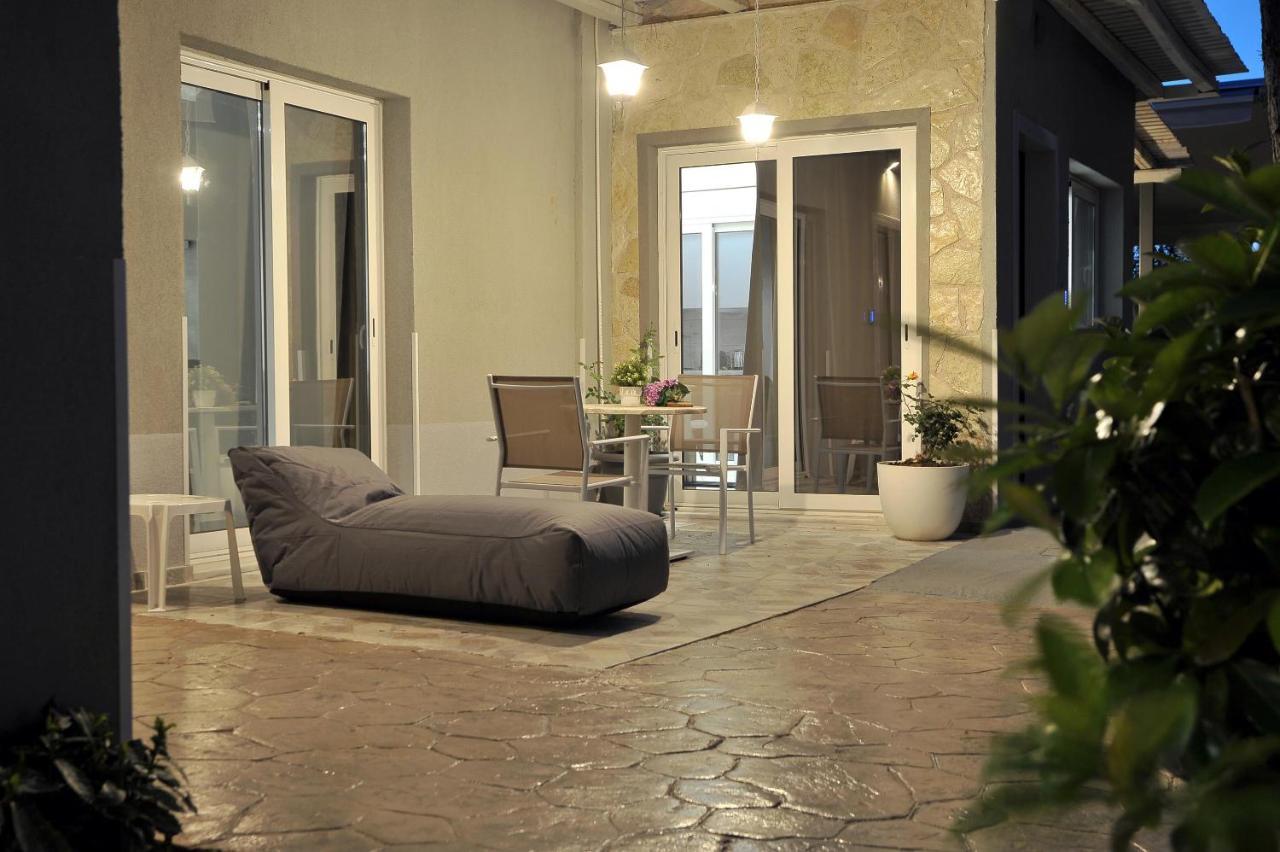 Alekos Luxury Suites Free 24H Transportation From - To Airport Artemida  Eksteriør billede