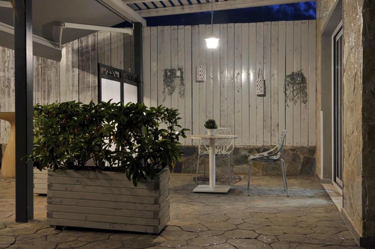 Alekos Luxury Suites Free 24H Transportation From - To Airport Artemida  Eksteriør billede