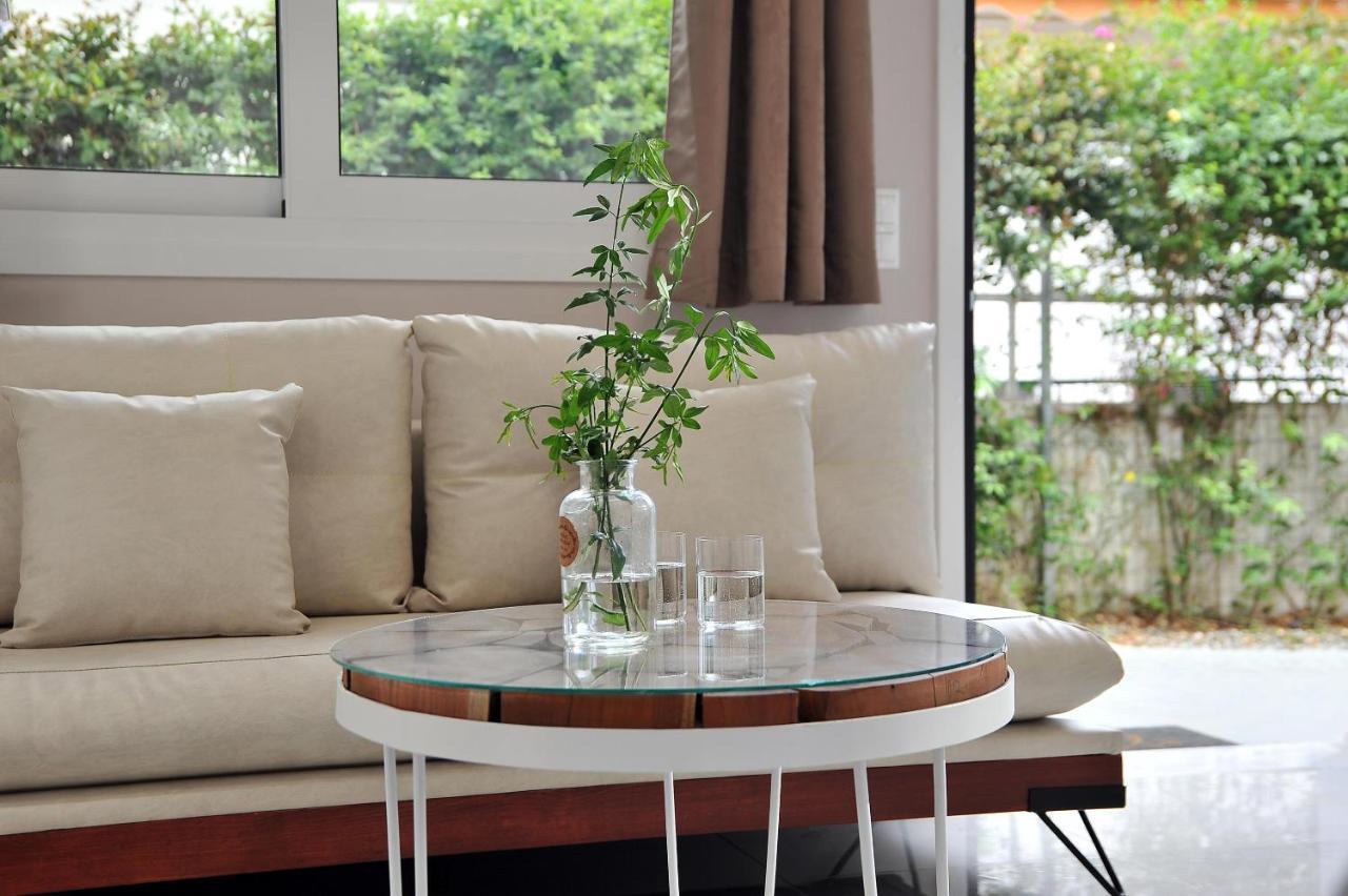 Alekos Luxury Suites Free 24H Transportation From - To Airport Artemida  Eksteriør billede