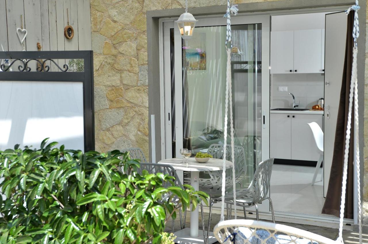 Alekos Luxury Suites Free 24H Transportation From - To Airport Artemida  Eksteriør billede