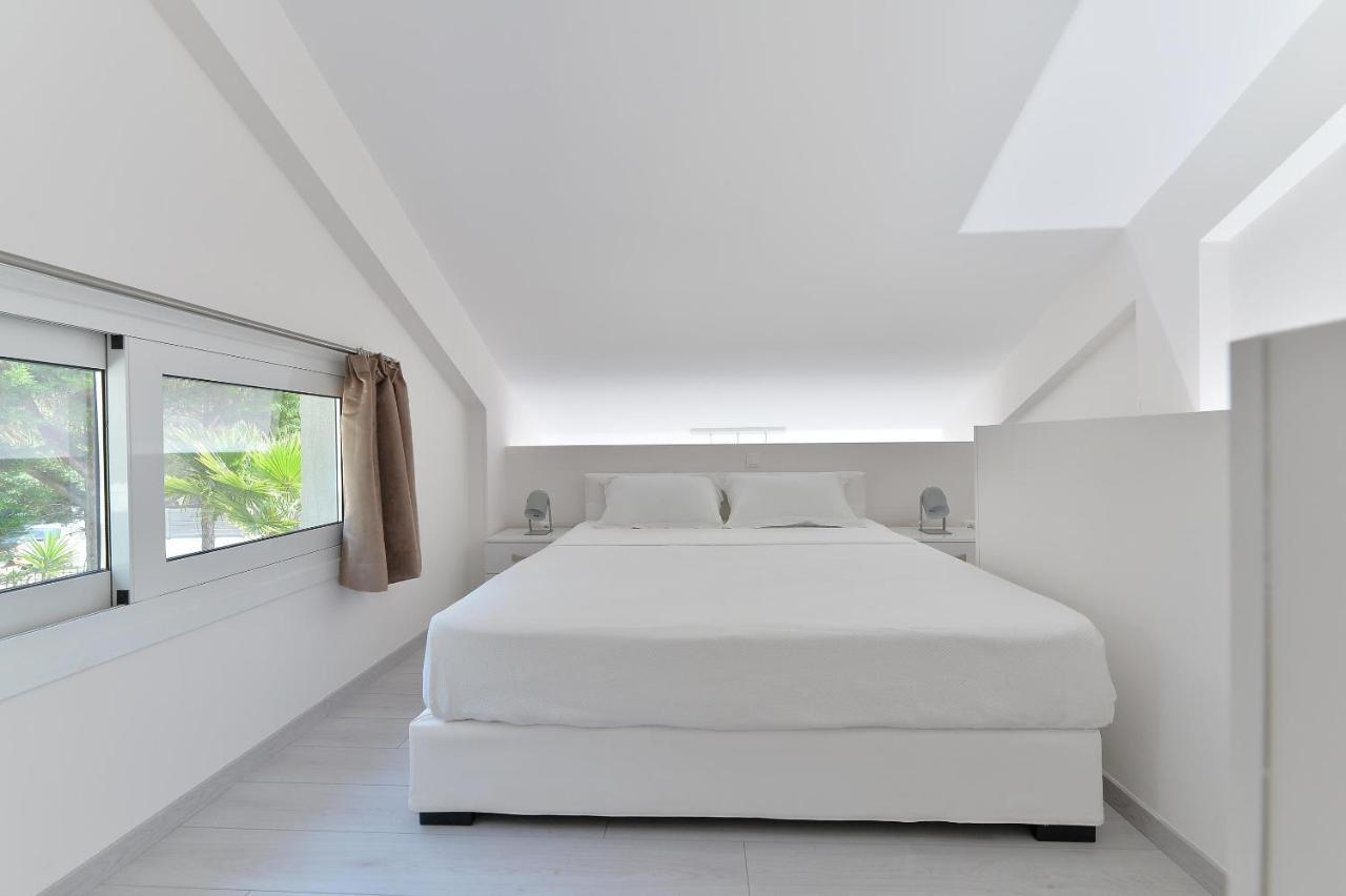 Alekos Luxury Suites Free 24H Transportation From - To Airport Artemida  Eksteriør billede