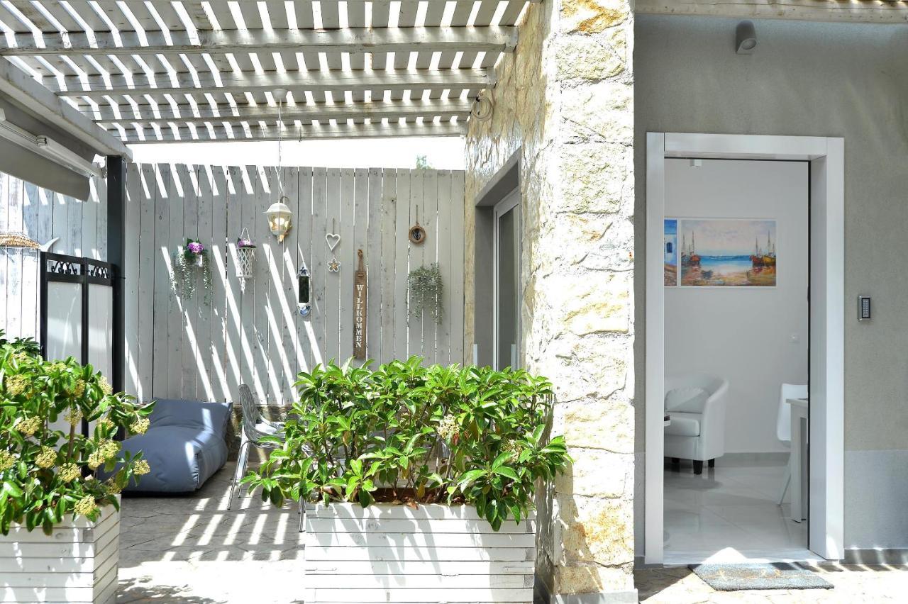 Alekos Luxury Suites Free 24H Transportation From - To Airport Artemida  Eksteriør billede